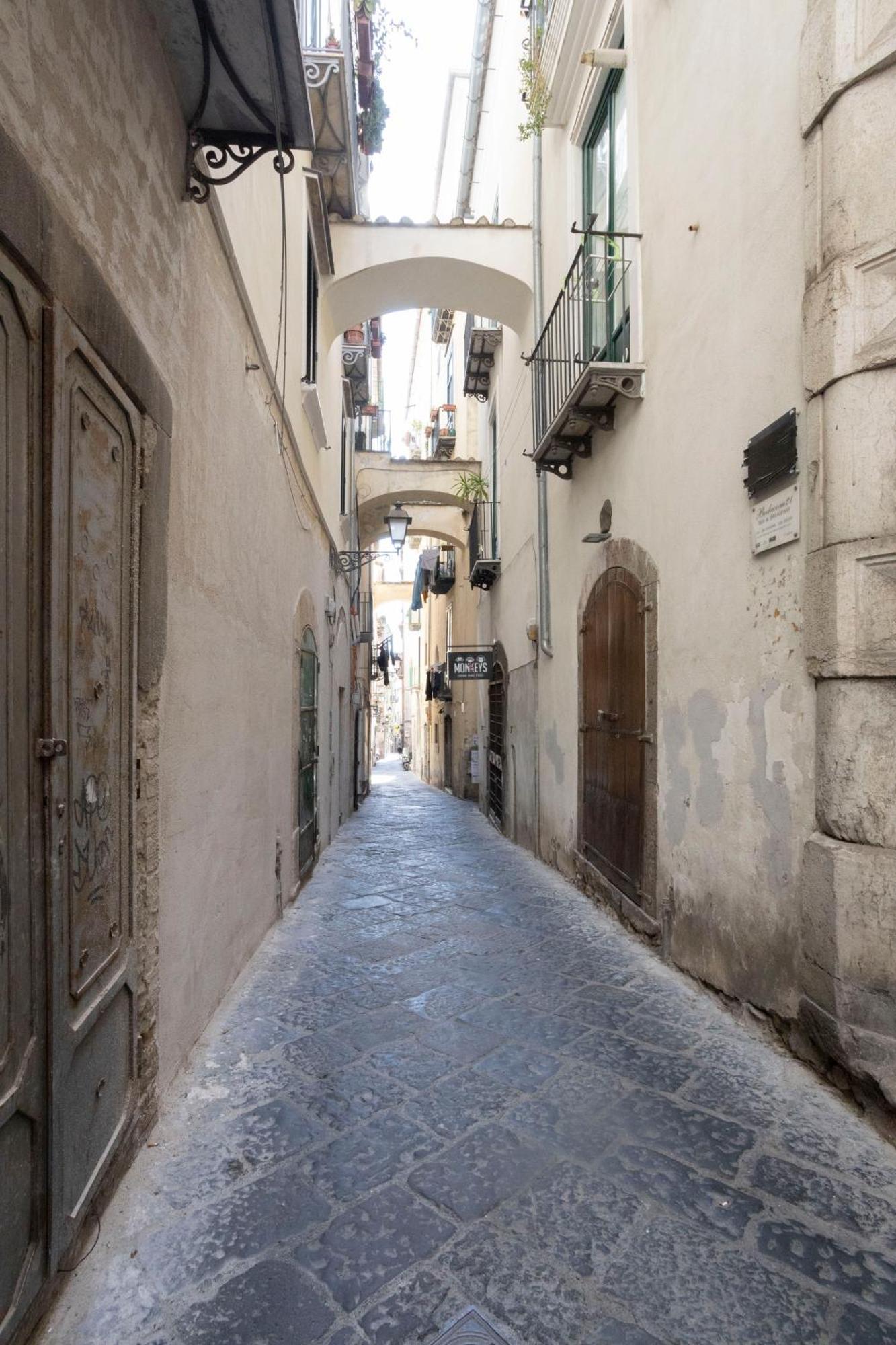 Qu4Ttro I Domo House Apartment Salerno Exterior photo